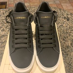 Alexander McQueen size 8(41 euro)